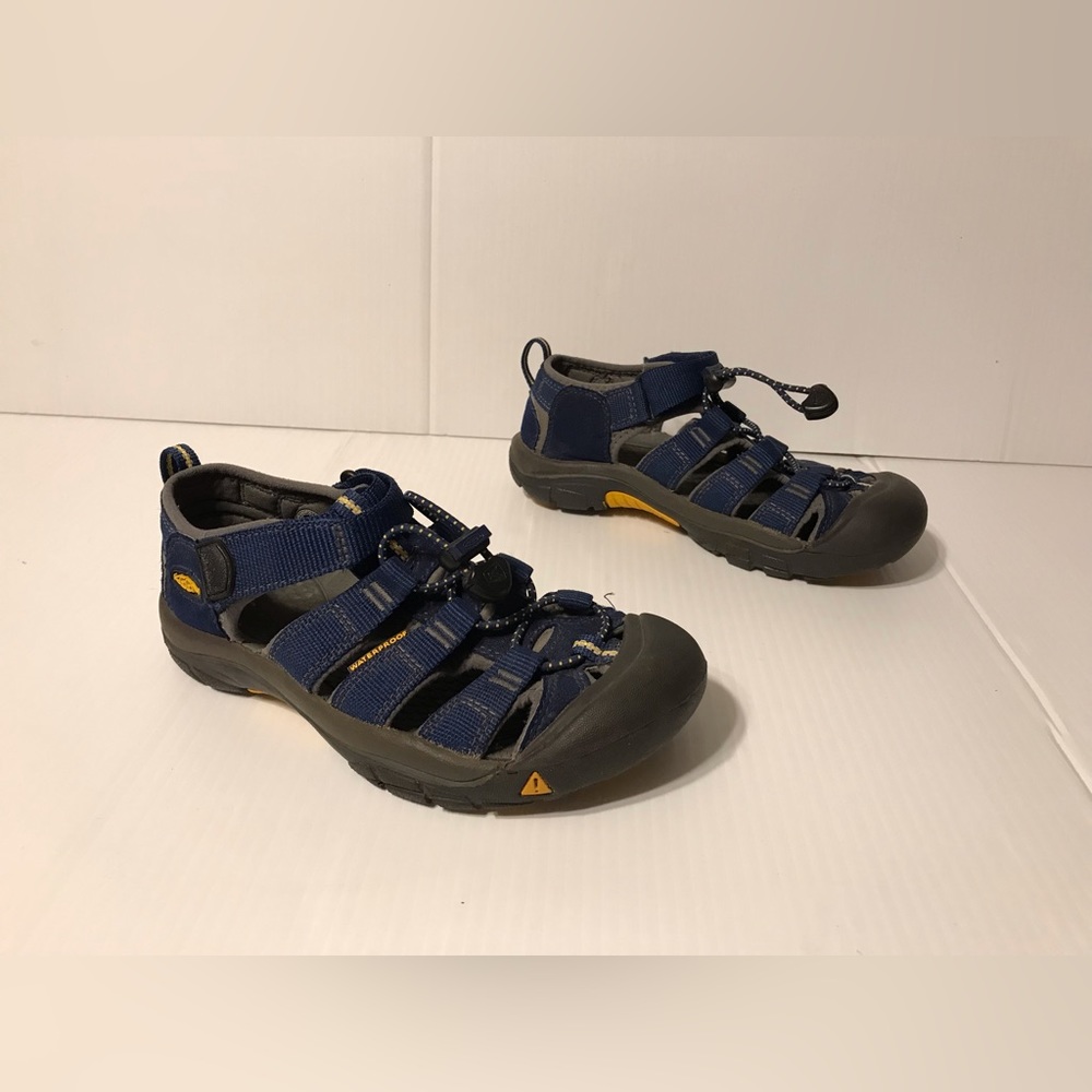 KEEN waterproof blue fishermen sandals youth kids size 2